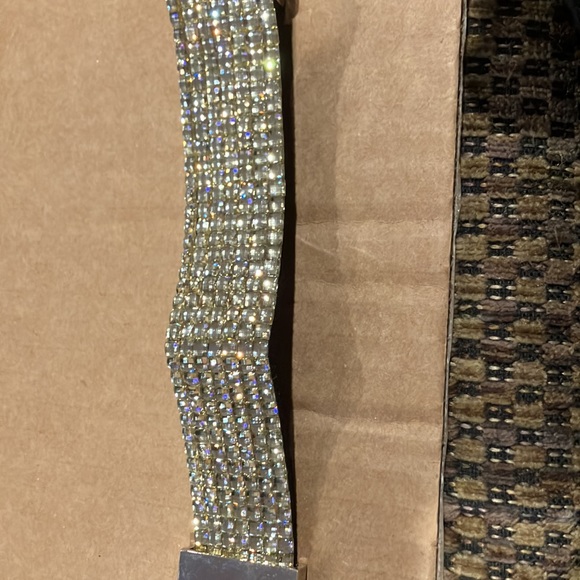 3/$20 Rhinestone heart clasp bracelet - Picture 14 of 15